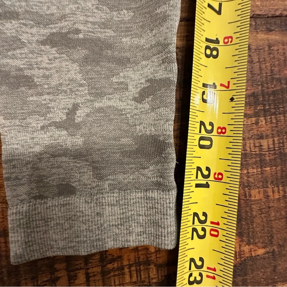 NWOT- Gymshark Adapt Seamlesss Camo Leggings. - Picture 4 of 7